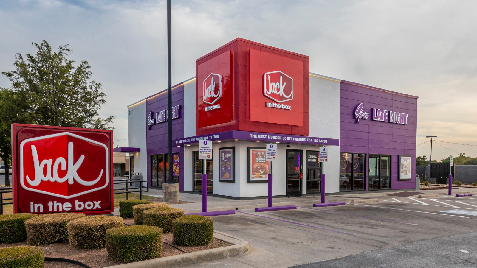 12 Best Restaurant Franchises for Sale in 2024